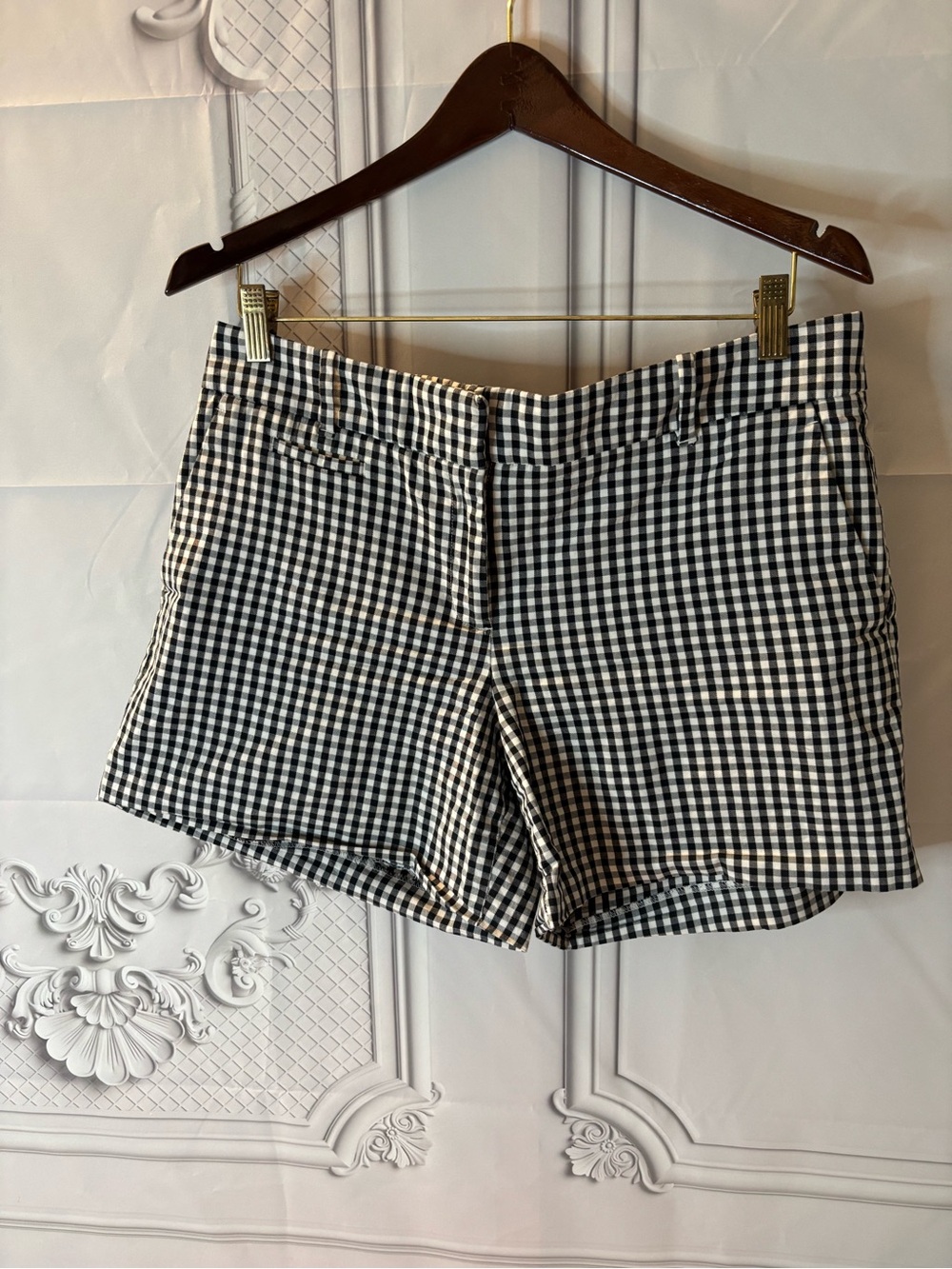 Ann Taylor Back & White Mid Rise Gingham Check Shorts, Size 10